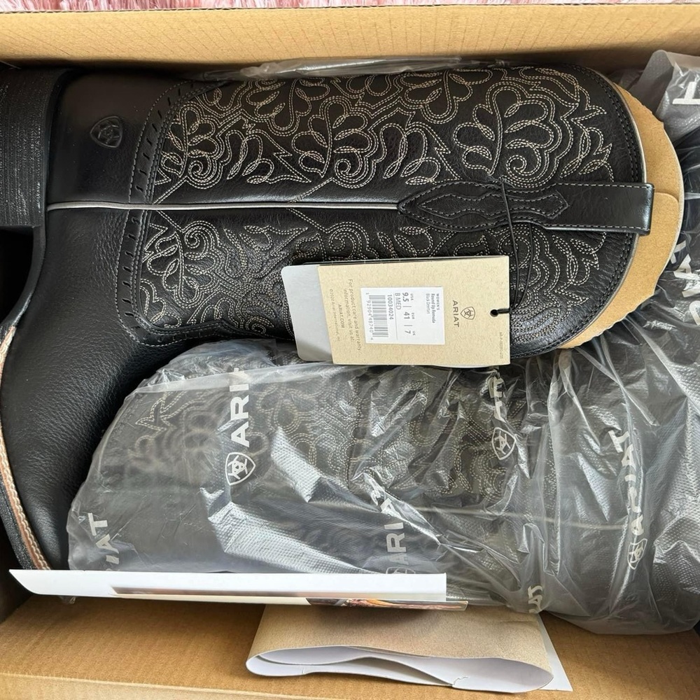 Women’s Ariat Boots NIB 9.5